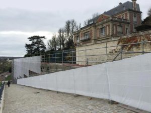 Échafaudage sur le Mur des Lions avant de la restauration de MPR