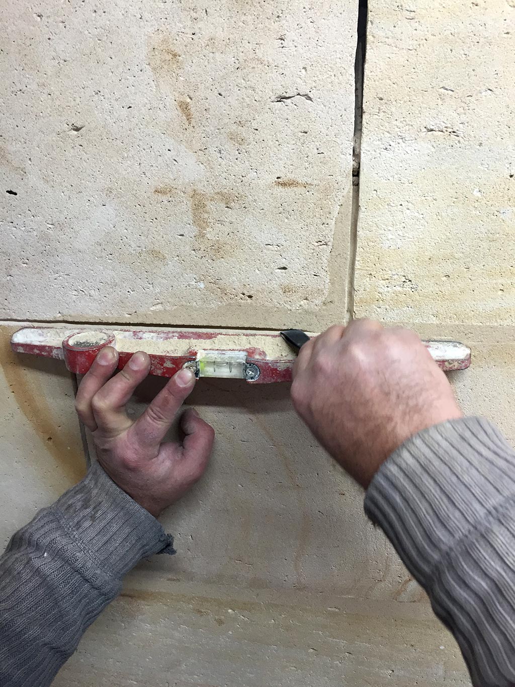 Réfection de joints sur un mur - MPR